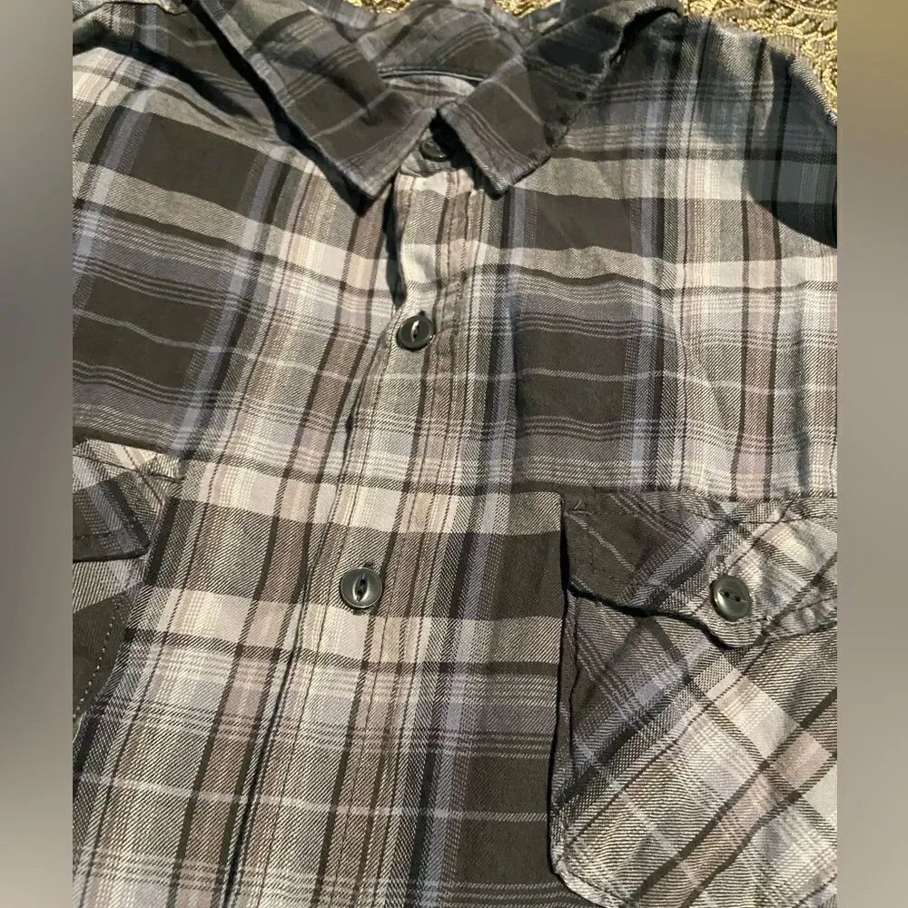 Aeropostale size large long sleeved button up shirt with pockets excellent cond